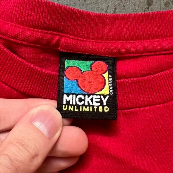 Vintage Mickey & Minnie Mouse red graphic tee - Picture 4 of 5